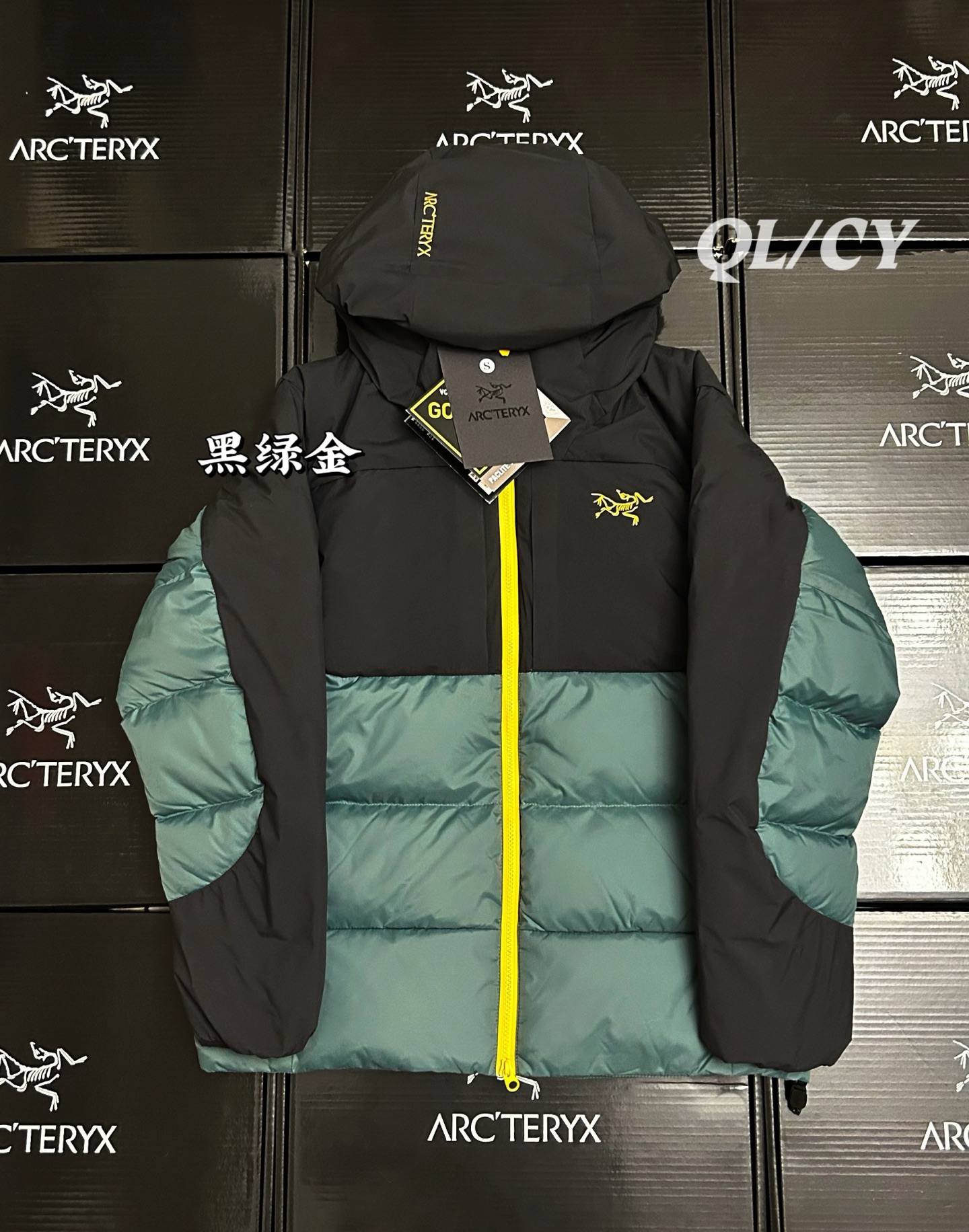 580 model number k71 sv goose down jacket, black, green and gold Thorium sv series hooded zipper long-sleeved down jacket, men's and women's same style parka, the new hood and shoulders are made of 2L gore-tex, which will perform better in rain and snow weather.There is no doubt about the warmth retention, 90% goose down, 850 fill, top level, super warm, can withstand cold temperatures up to -30 degrees without any problems, and is windproof and rainproof, making it easy to go out and blow in the snow.This style has just been launched. It is very similar to GAMMA. You can also call it: Gamma down jacket.